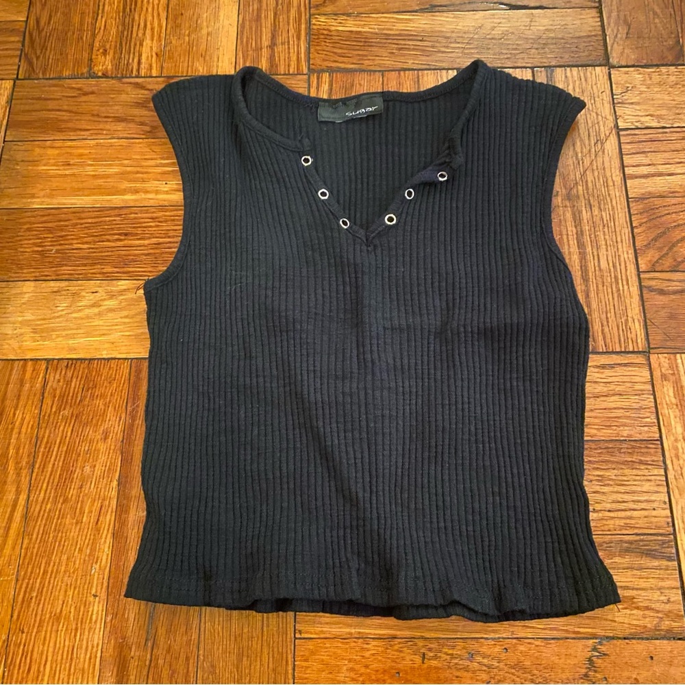 Black Sleeveless Ribbed Crop Tank Top with O-Ring Grommets
